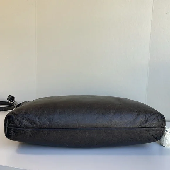 Rough & Tumble Traveler Crossbody - Picture 7 of 16